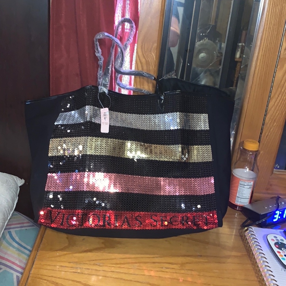 🐕 Victoria’s Secret XL Bling bag new with tags